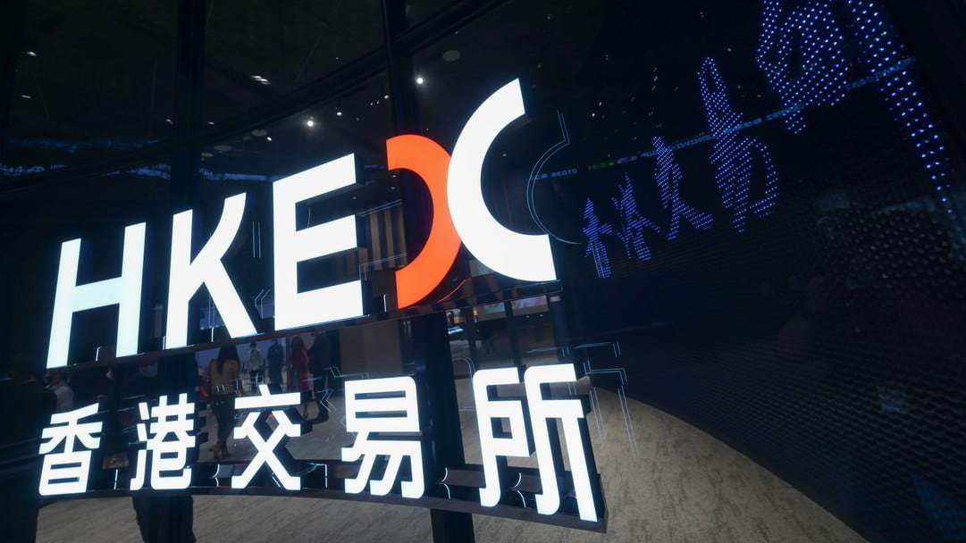 恒生指数期货CFD：24924.90，日内跌1.68%，市场情绪谨慎观望